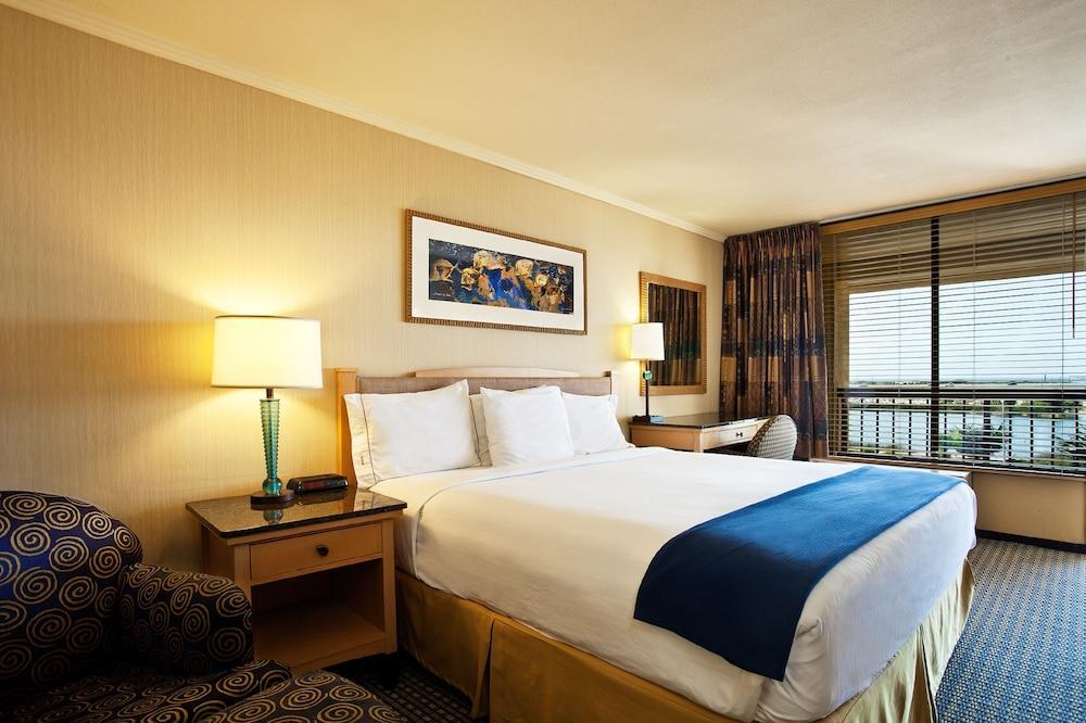 Holiday Inn Express At Monterey Bay By Ihg Seaside Kültér fotó
