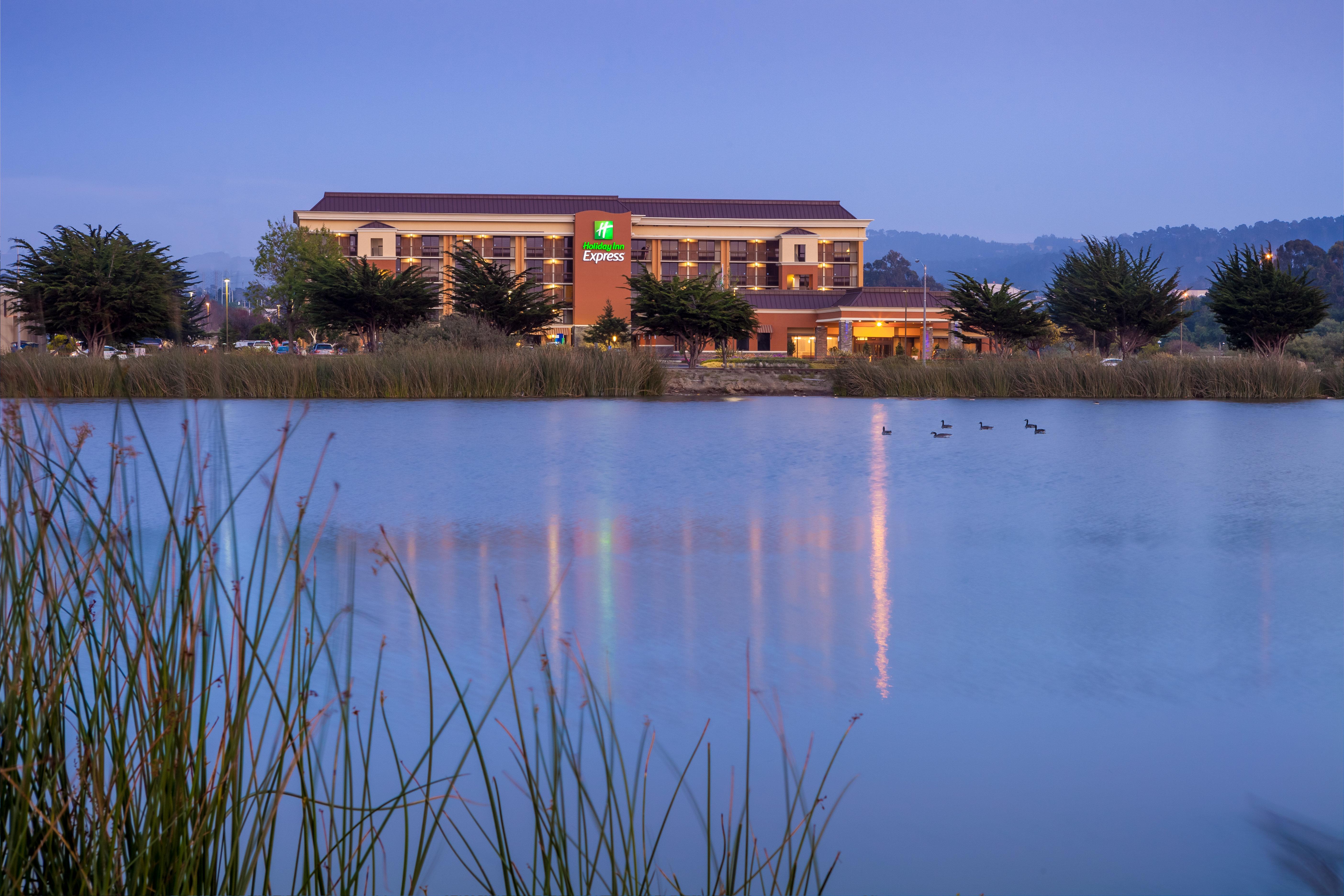 Holiday Inn Express At Monterey Bay By Ihg Seaside Kültér fotó